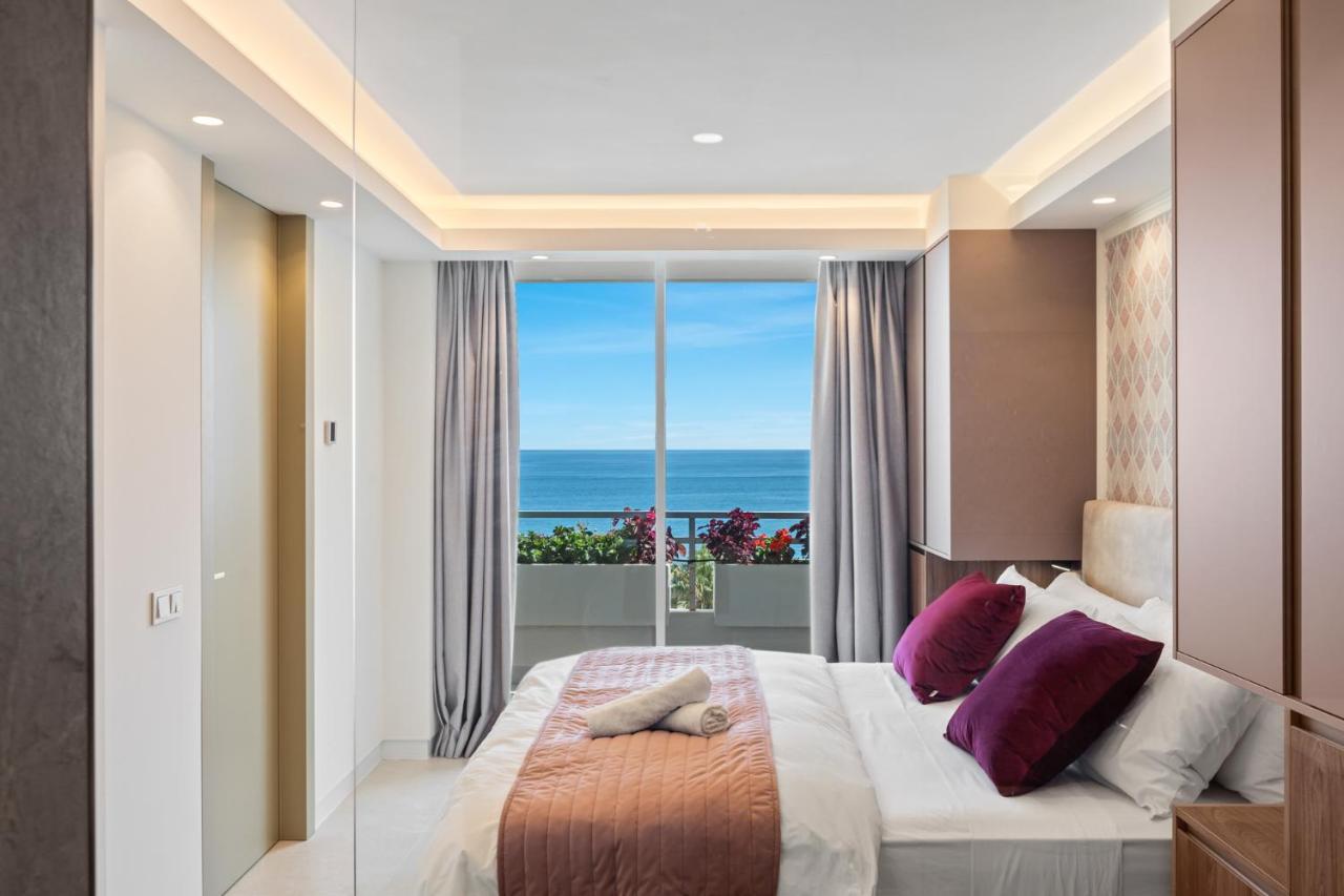 Fully Renovated Frontline Flat Lägenhet Marbella Exteriör bild