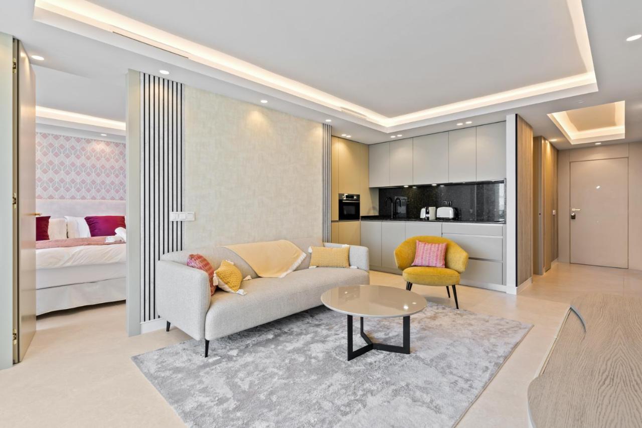 Fully Renovated Frontline Flat Lägenhet Marbella Exteriör bild