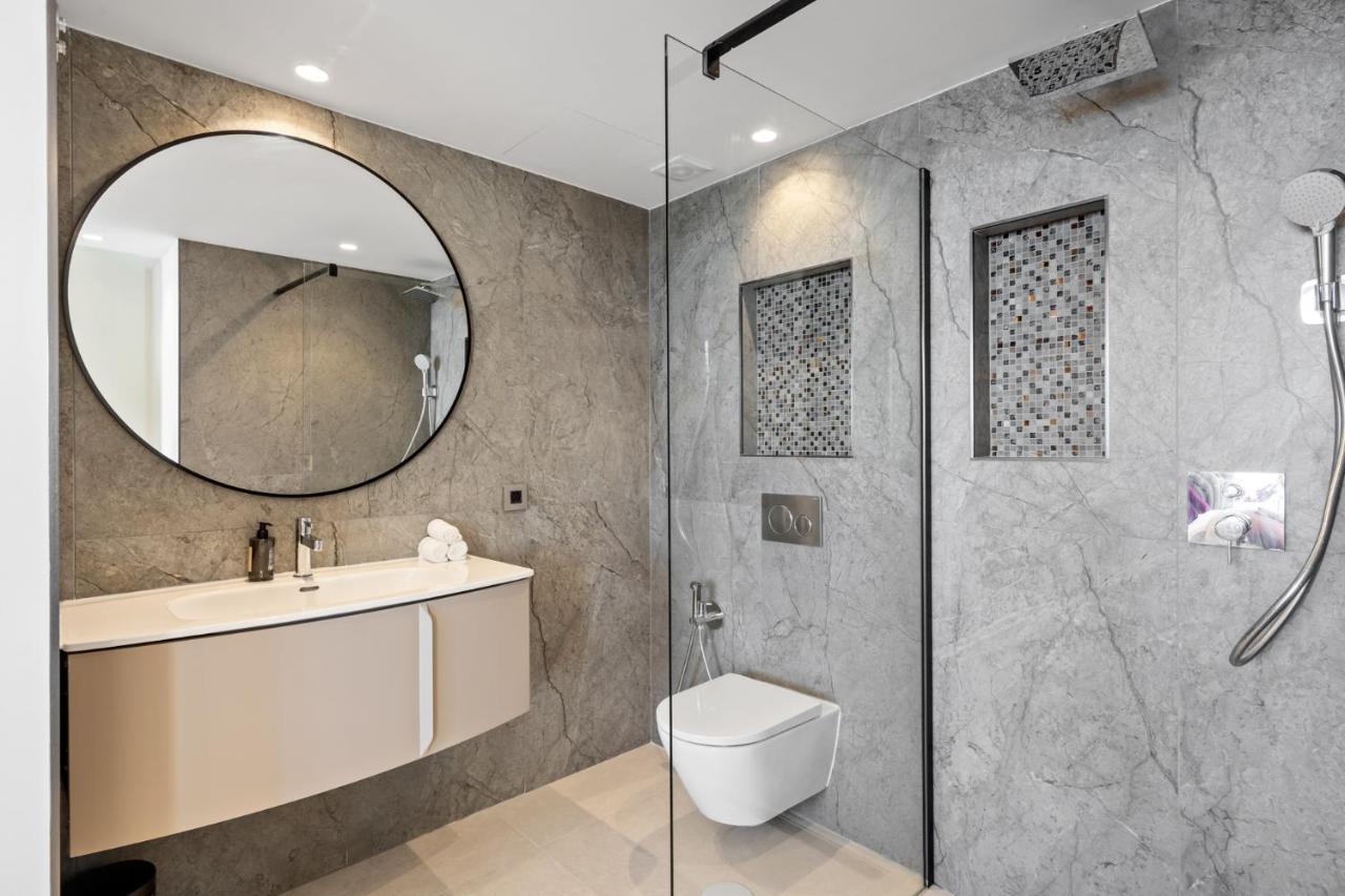 Fully Renovated Frontline Flat Lägenhet Marbella Exteriör bild