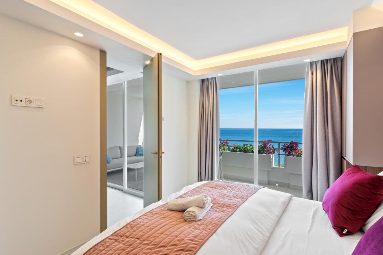 Fully Renovated Frontline Flat Lägenhet Marbella Exteriör bild